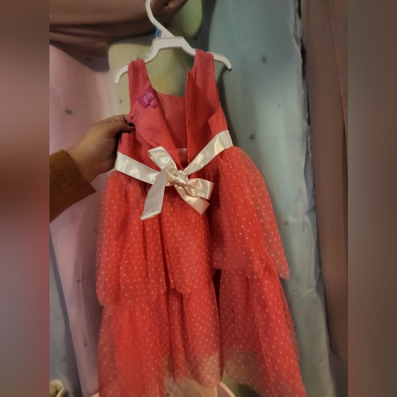 Pink polka-dot tiered formal party dress size 6 girls with flower and belted. - Picture 3 of 3